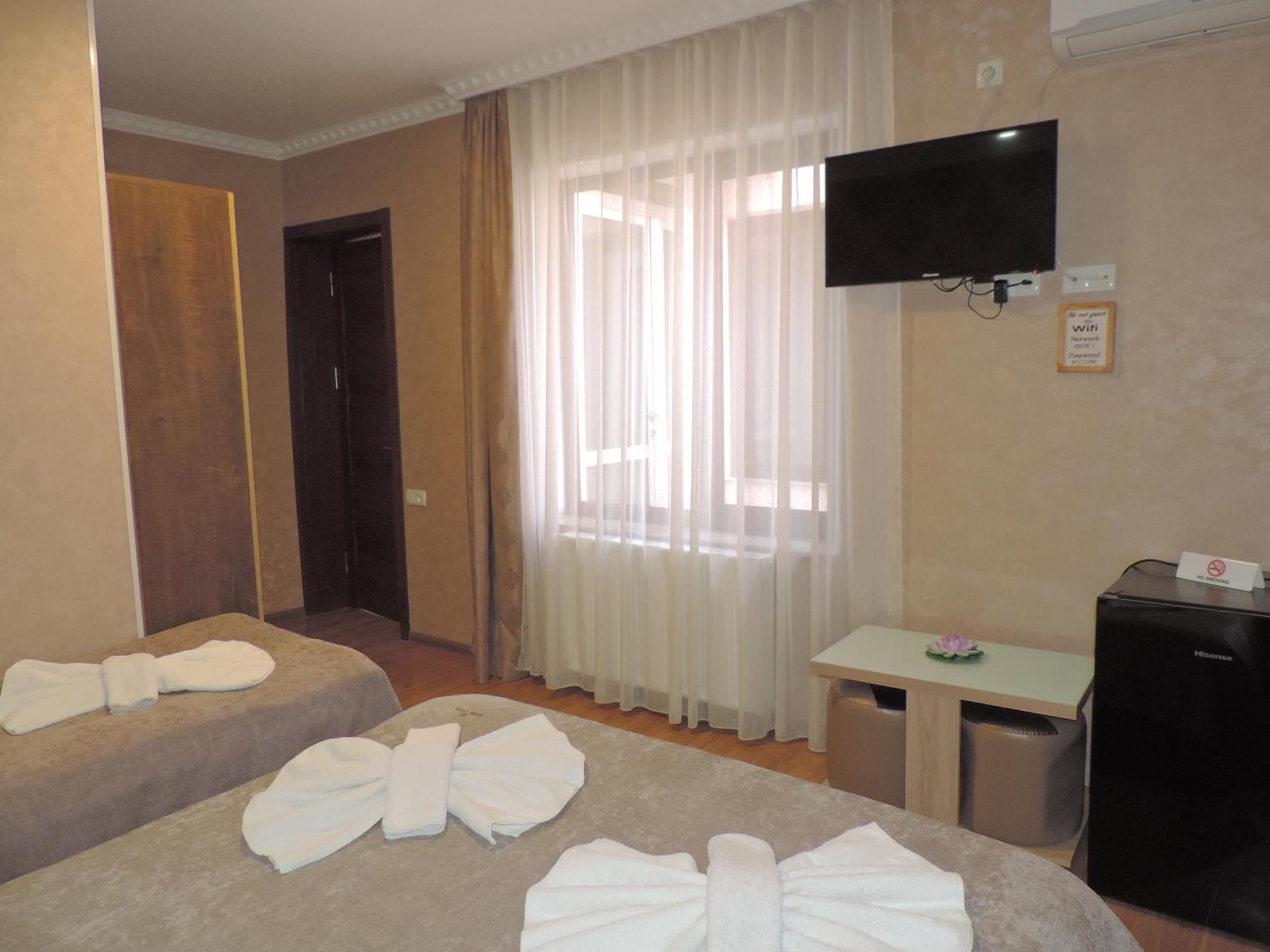 Hotel Lotus Ахалцихе Екстериор снимка